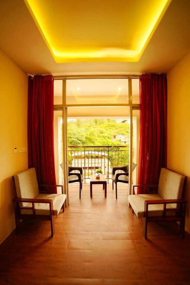 Deluxe Room - Photo 6