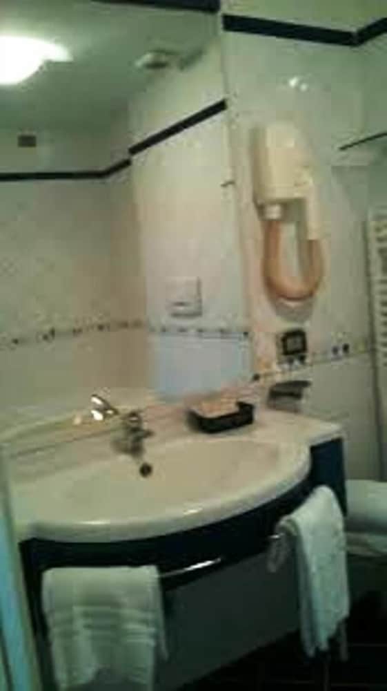 Basic Double or Twin Room photo 2