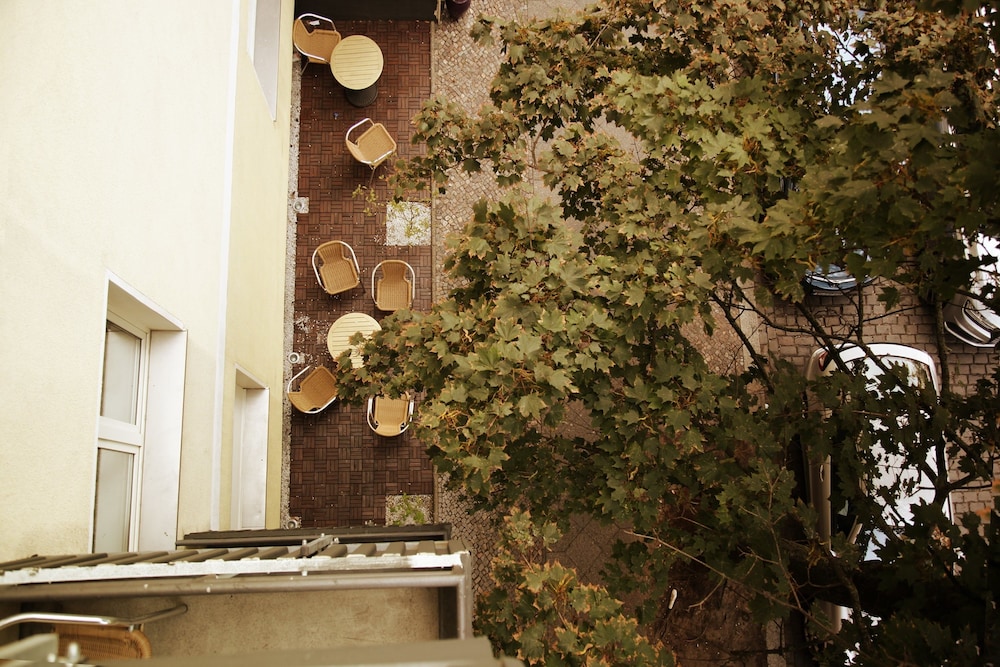 Standard Double Room, Courtyard View - Photo 9