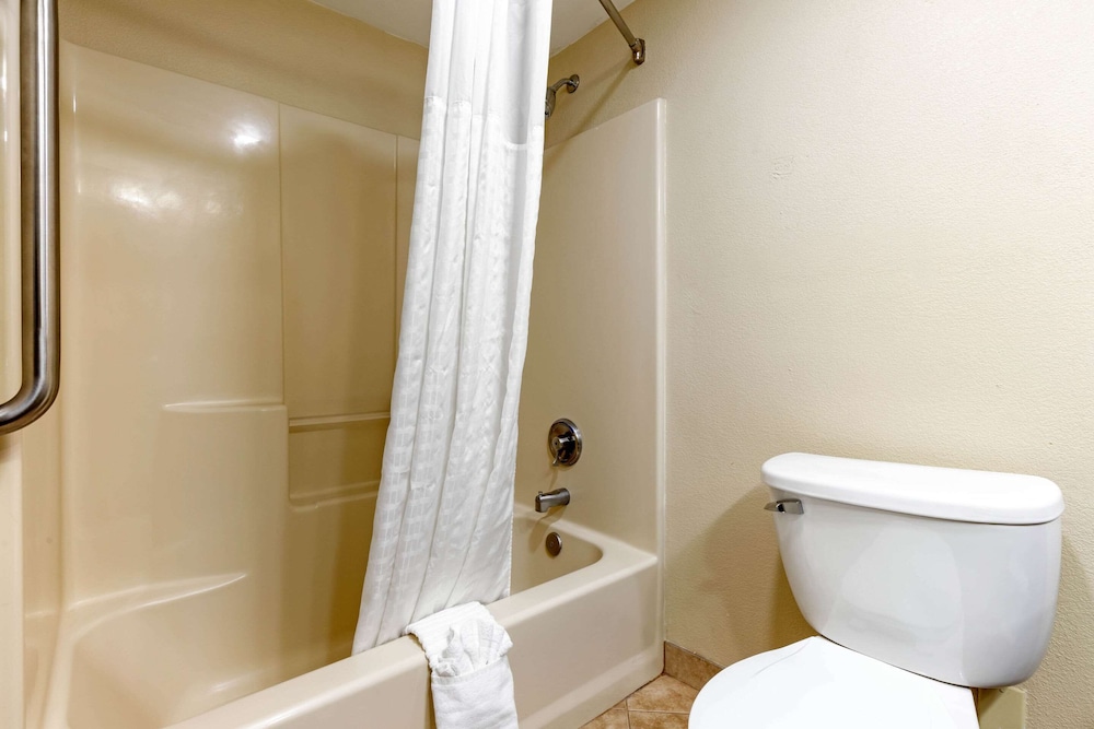 Standard Room, 1 King Bed, Non Smoking - Photo 11