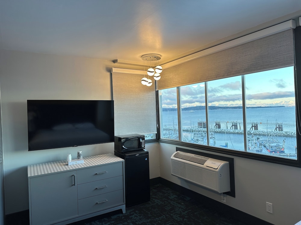 Classic Room, 1 King Bed photo 3