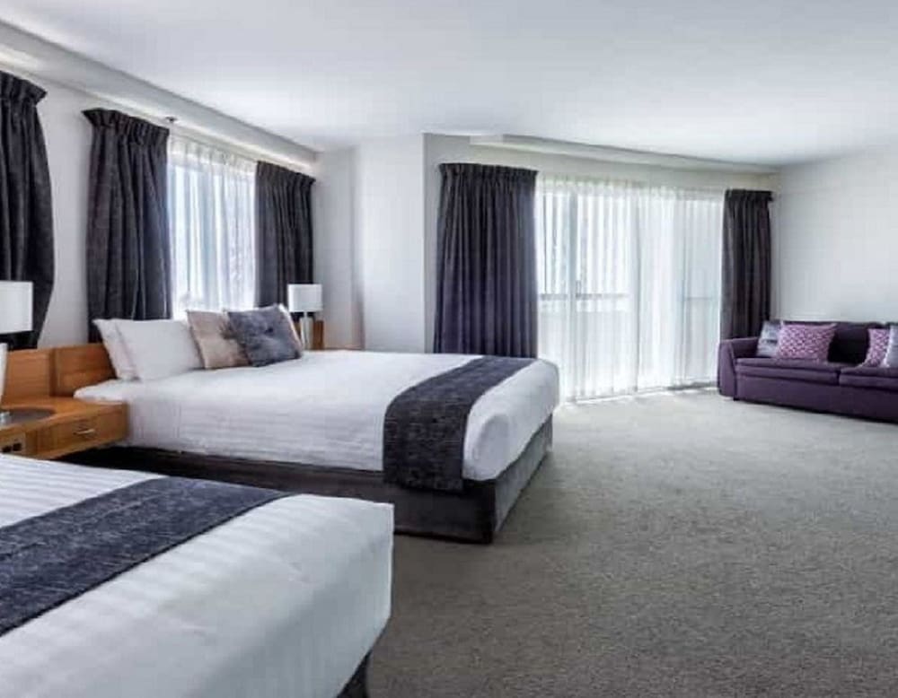 Suite, 2 Queen Beds, Non Smoking, Balcony (with Sofabed) photo 2
