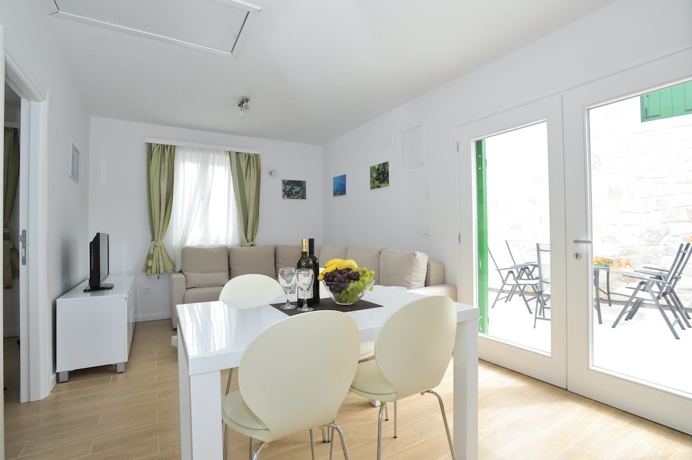 Apartment, 2 Bedrooms, Balcony photo 2