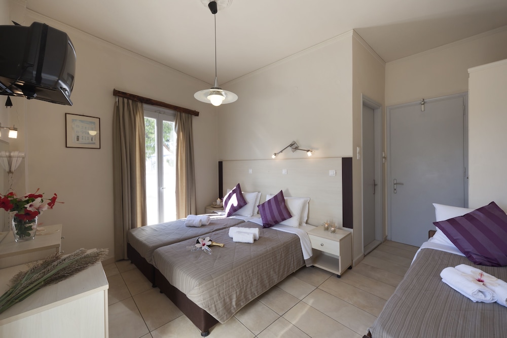 Standard Triple Room photo 3