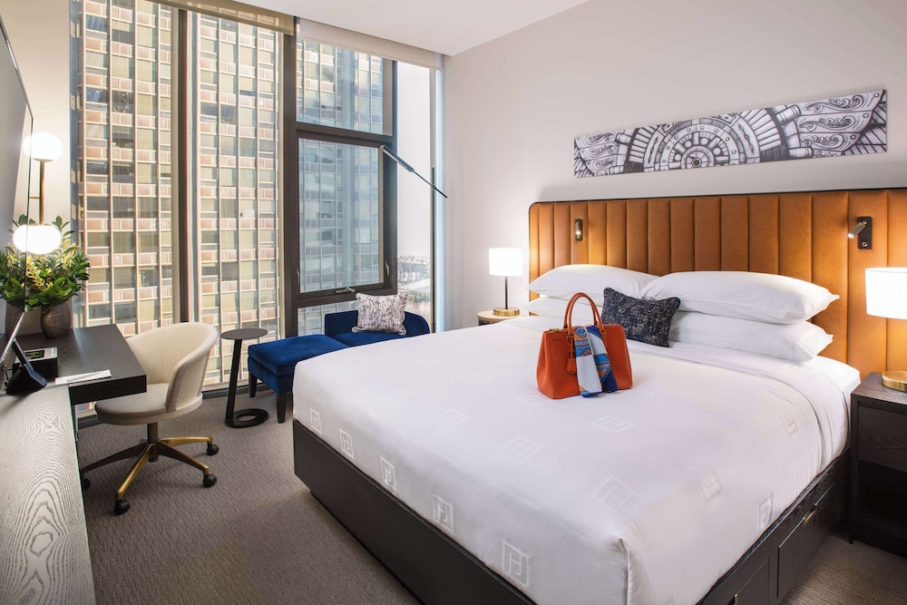 Room, 1 King Bed (Millennium)