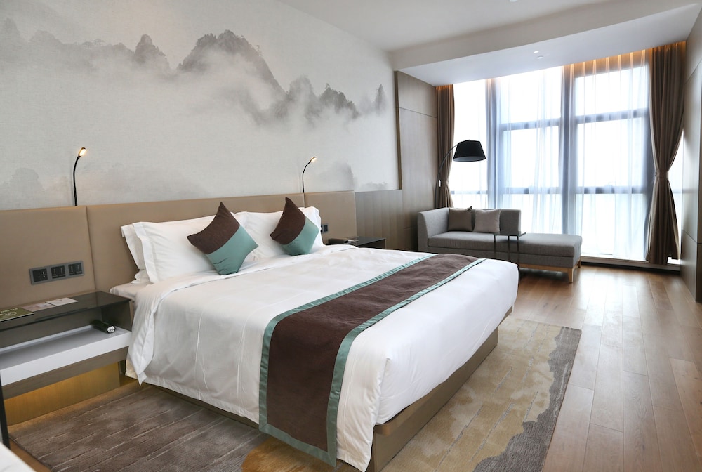 Standard Room, 1 King Bed photo 3