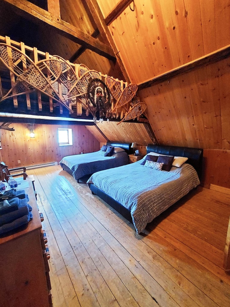 Standard Room, Multiple Beds, Private Bathroom