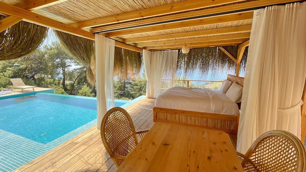 SANDAL SUITE (private pool and jaccuzi)