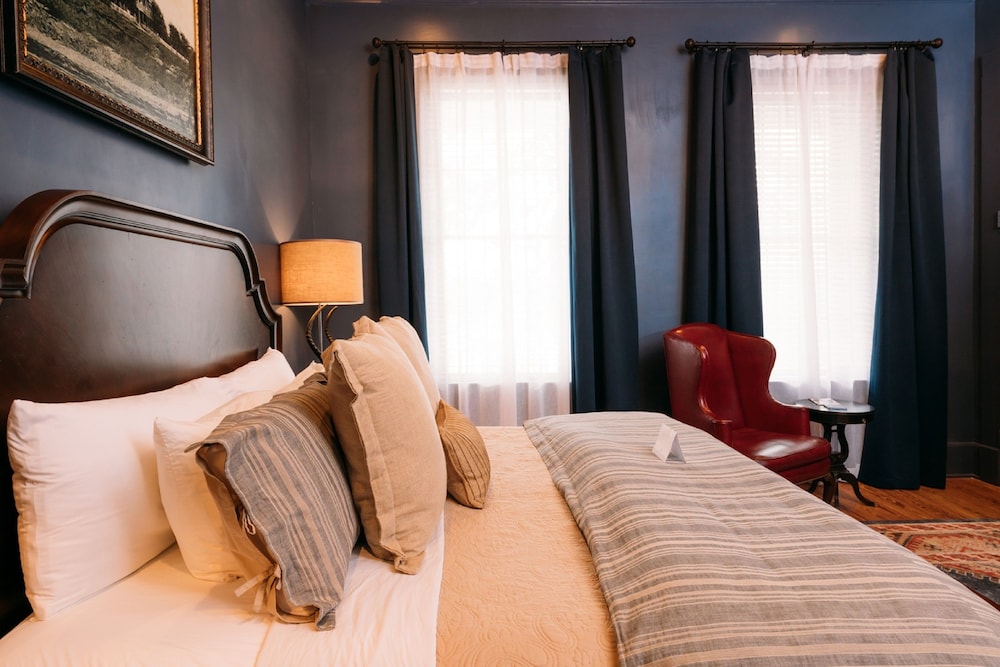 Erastus Reed Grand Suite