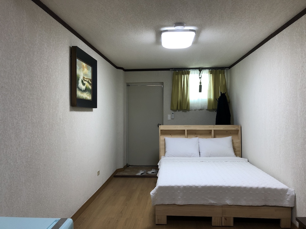 Standard Studio, 1 Queen Bed, Non Smoking, Ocean View photo 1
