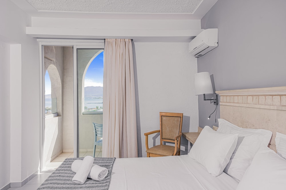 Standard Double or Twin Room, Partial Sea View
