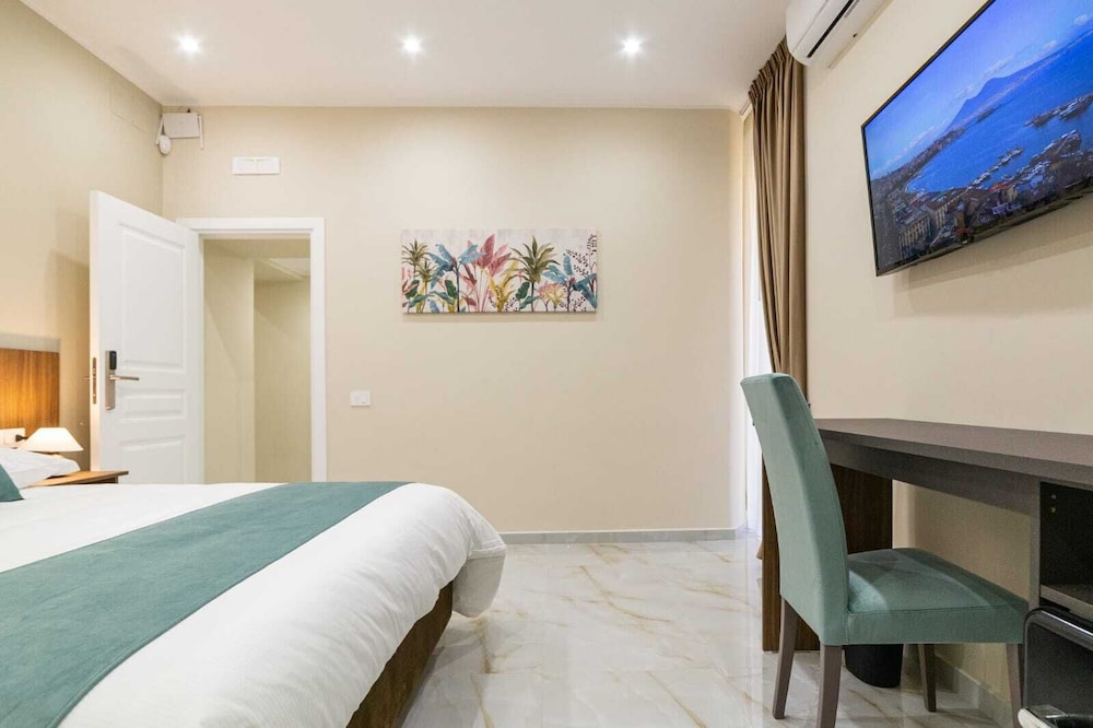 Standard Triple Room, Balcony, Courtyard View