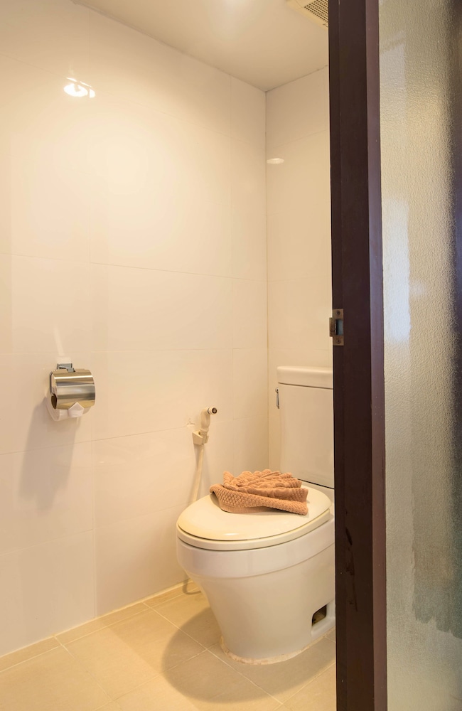 Deluxe Room, Pool View - Photo 10