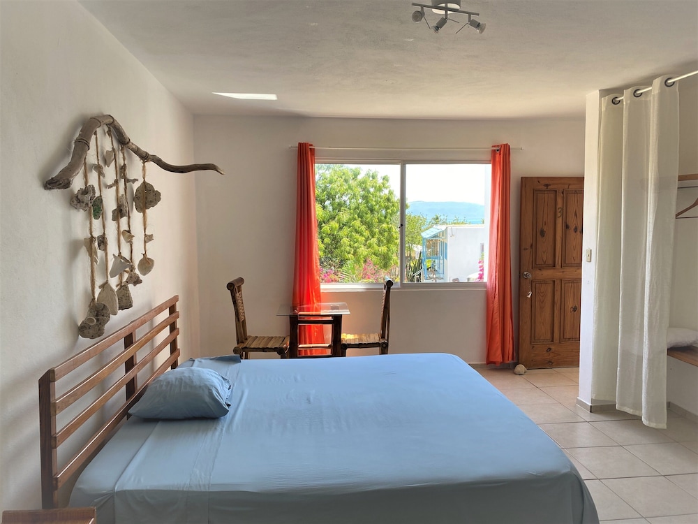 Double Room, 2 Queen Beds, Non Smoking, Ocean View photo 1