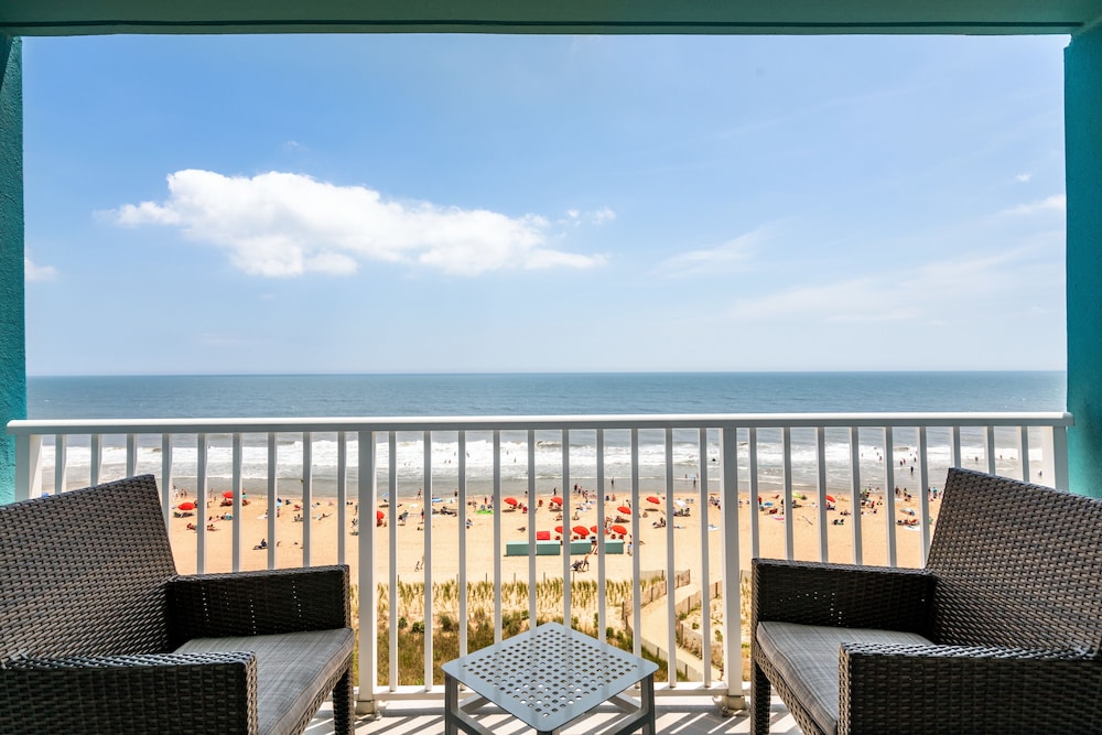 Junior Suite, 2 Queen Beds, Balcony, Oceanfront photo 3