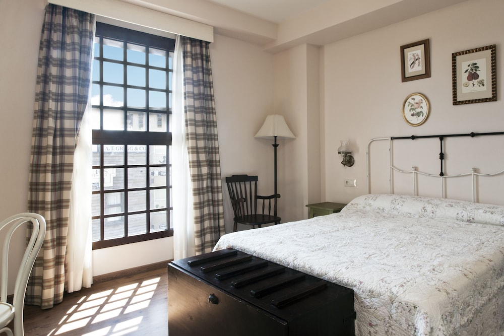 Standard Room, 1 adult (Port Aventura tickets & 1 Ferrari Land ticket)
