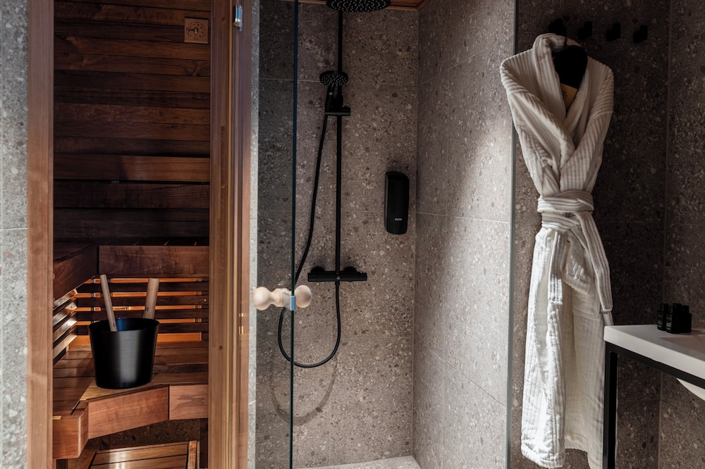 Suite, Balcony, City View