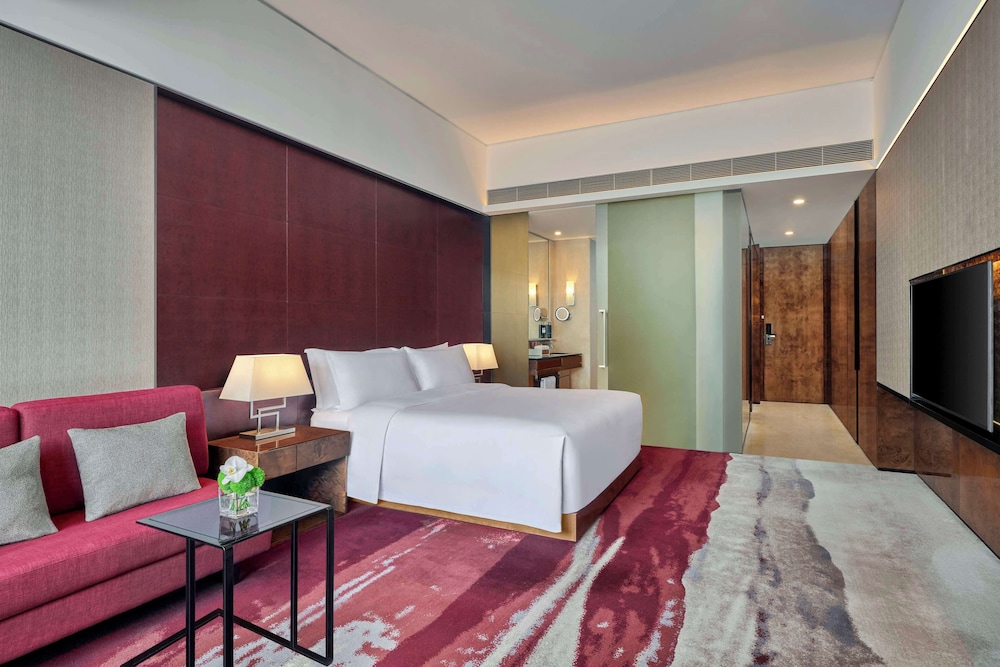 Deluxe Room, Accessible - Photo 3
