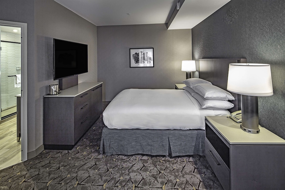 Room, 1 Queen Bed (High Floor) - Photo 2