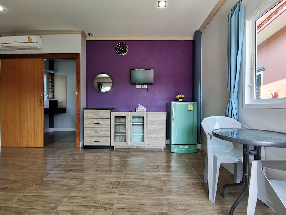 2-Bedroom photo 3