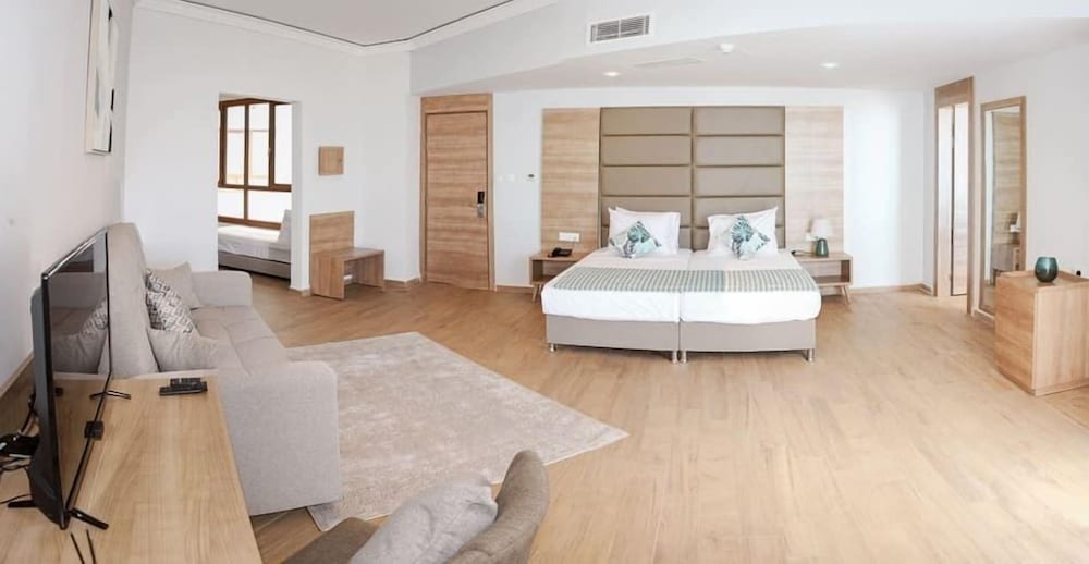 Family Room, Balcony