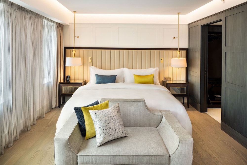Grand Room, 1 Queen Bed