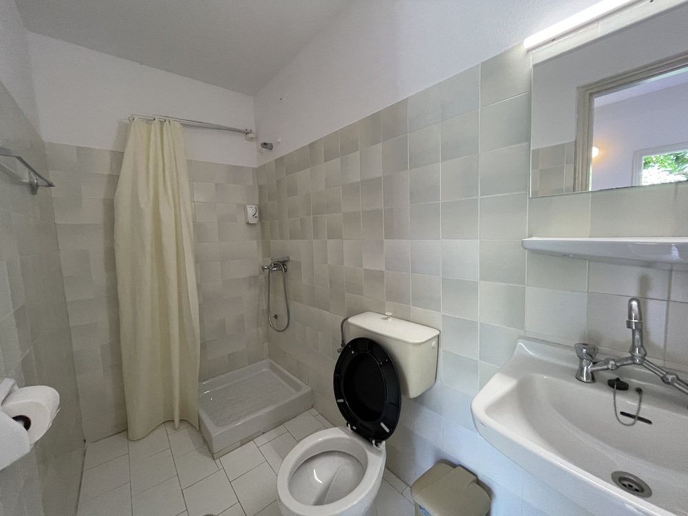 Basic Studio, 1 Bedroom, Balcony, Garden View photo 2