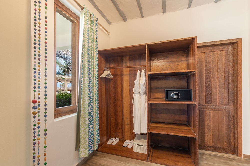 Suite, 1 Double Bed, Sea View, Sea Facing photo 2