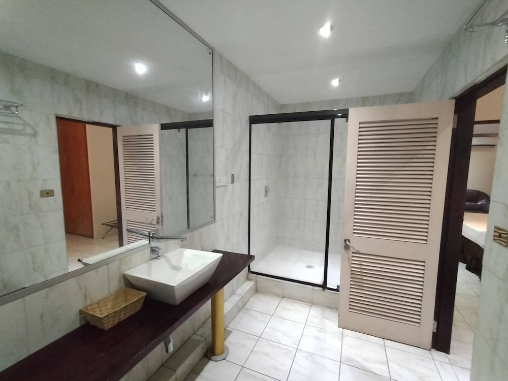 Executive Suite photo 20