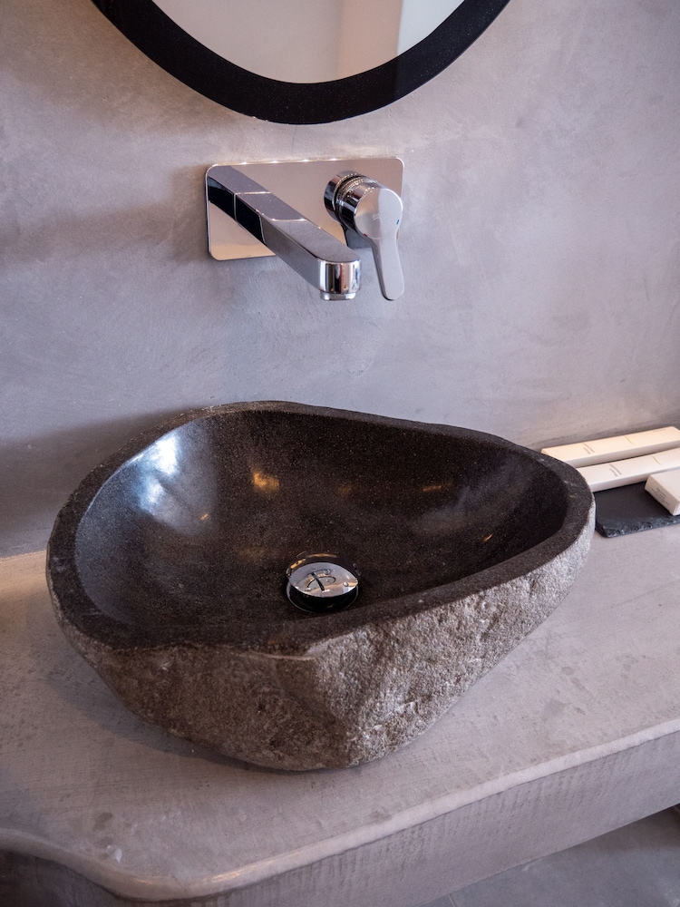 Cliff Suite, Caldera View, Outdoor Hot Tub (for 2) - Photo 18