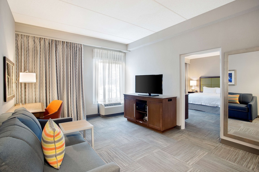 Studio, One King Bed, Non-Smoking - Photo 4