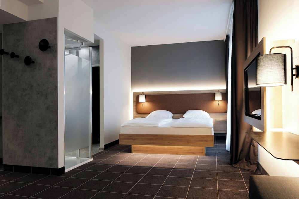 Room, 1 Queen Bed with Sofa bed