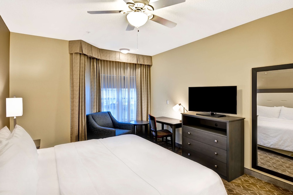 Room, 1 King Bed, Accessible, Fireplace (Roll-in Shower) photo 2