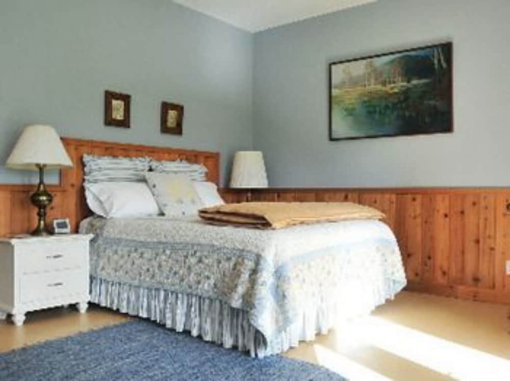 Room, Private Bathroom (Cedar Room) photo 2