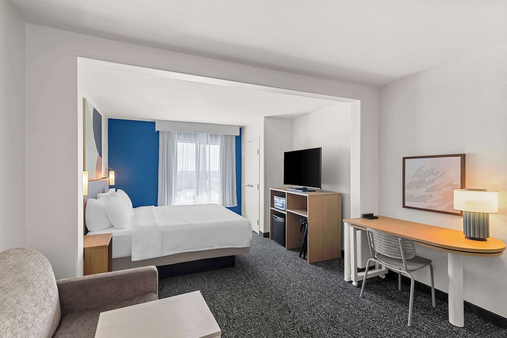 Room, Accessible (Mobility & Hearing, Roll-in Shower) - Photo 1