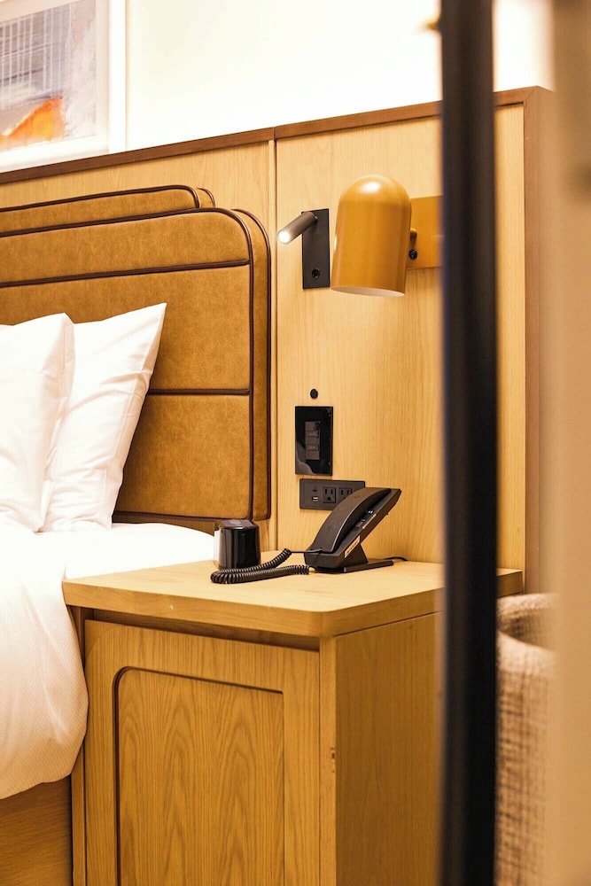 Room, 1 Queen Bed (Swanky Queen) - Photo 1