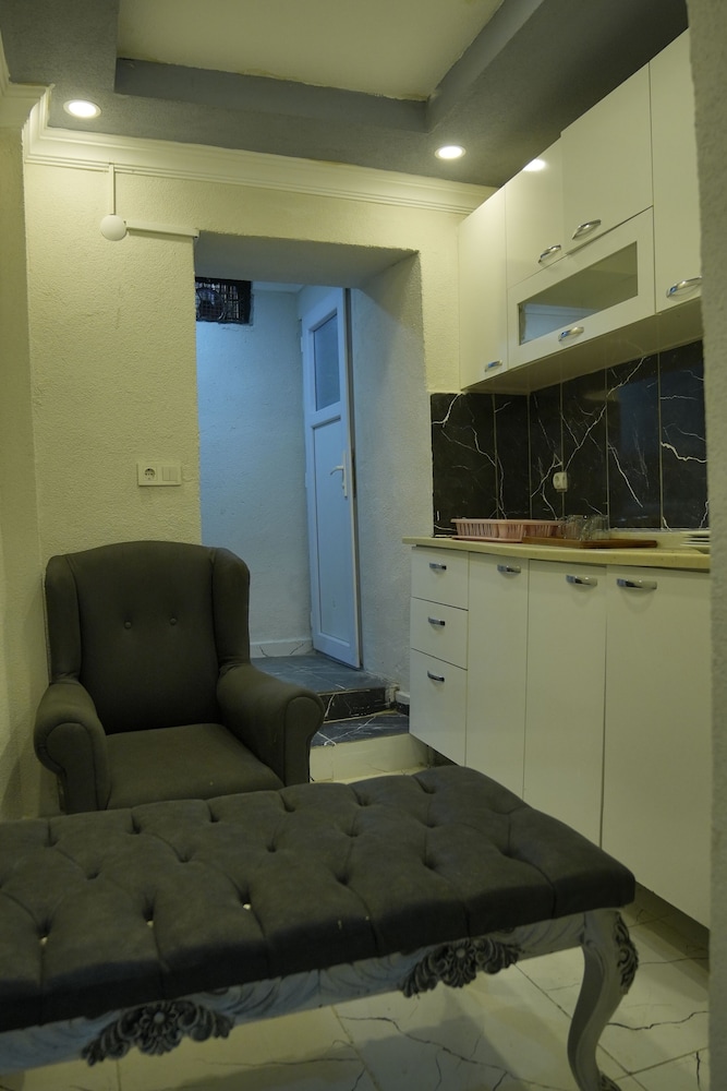 Economy Triple Room photo 1