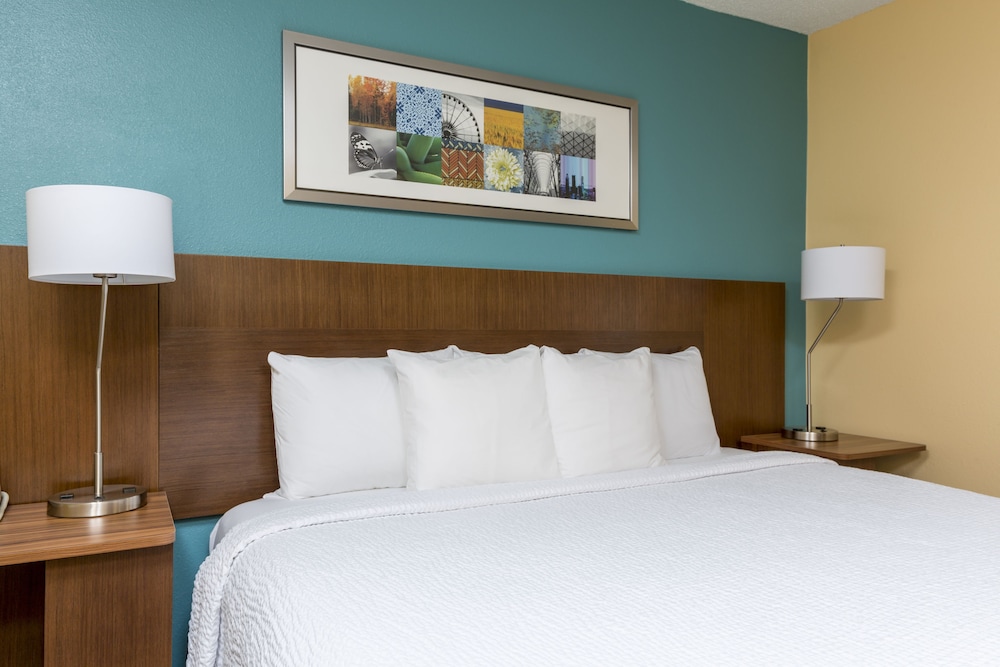 Room, 1 King Bed (Mobility Accessible, Tub) - Photo 2