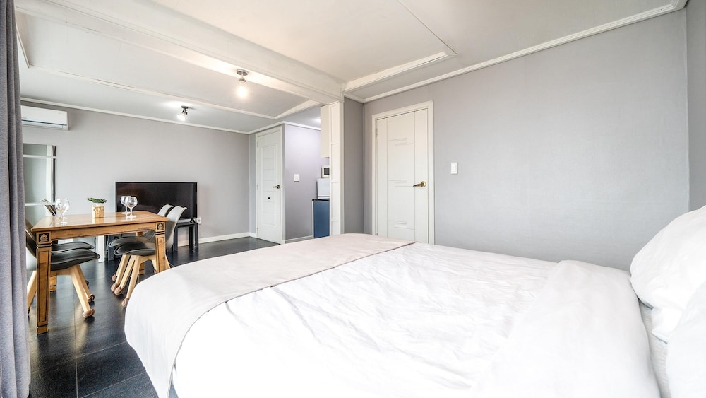 Basic Room, 1 Bedroom (201) - Photo 6