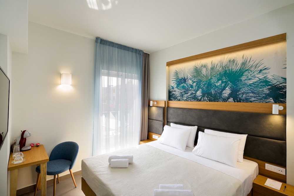 Classic Room with Balcony - Photo 1