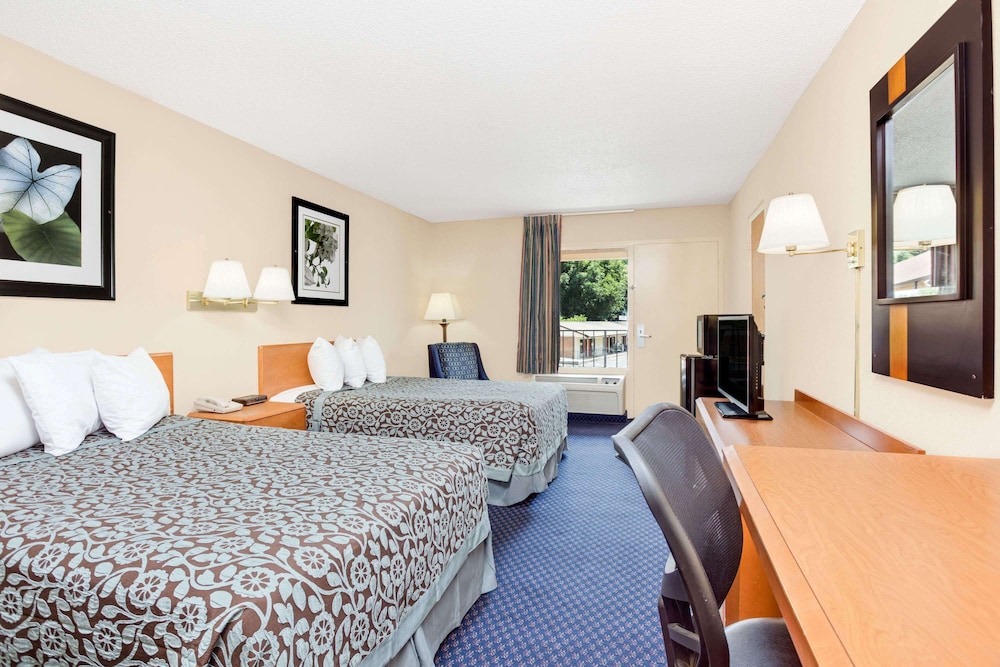 Room, 2 Double Beds, Non Smoking - Photo 2