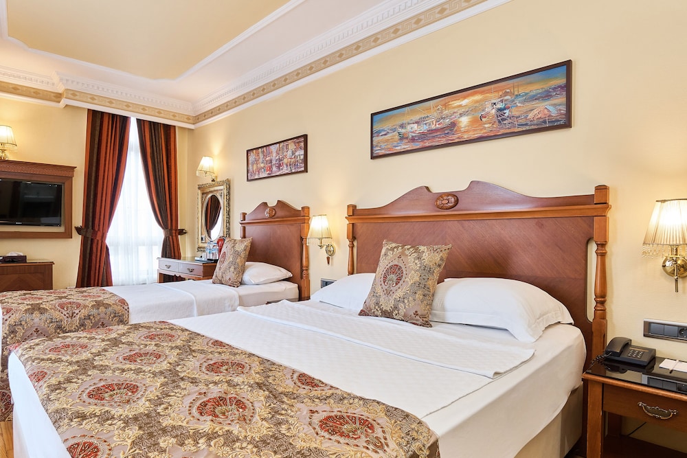 Standard Room, Multiple Beds, Non Smoking photo 2