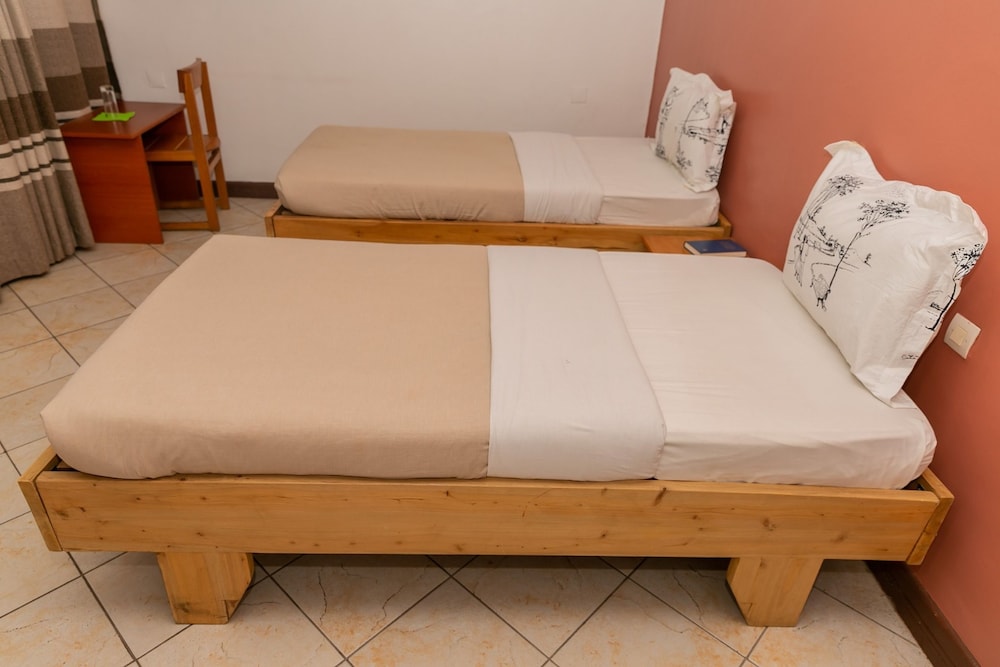 Standard Twin Room, 2 Twin Beds - Photo 8