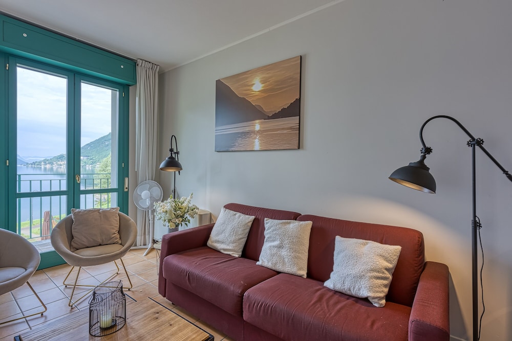 Family Apartment, 2 Bedrooms, Lakeside (Porto Letizia S10)