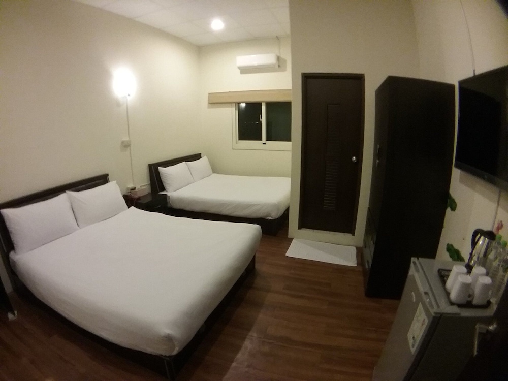 Economy Quadruple Room (C102) photo 1