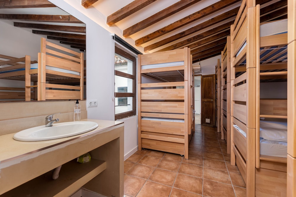 Habitación Compartida, Baño Compartido (1 cama en un dormitorio de 10 camas)