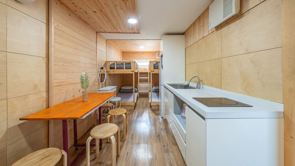 Basic Room, 1 Bedroom (Deluxe Caravan No. 10(Private BBQ))