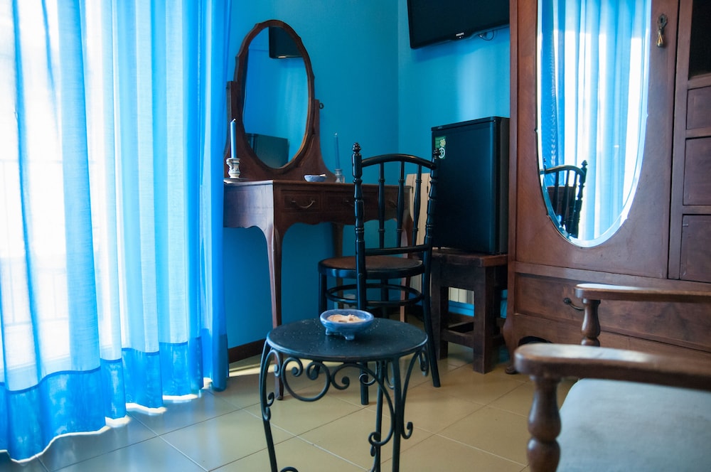 Basic Double Room Single Use, 1 Double Bed, Refrigerator, City View photo 2