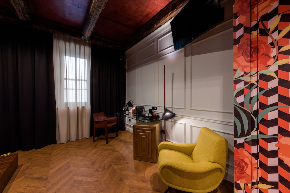 DELUXE ROOM - Photo 8