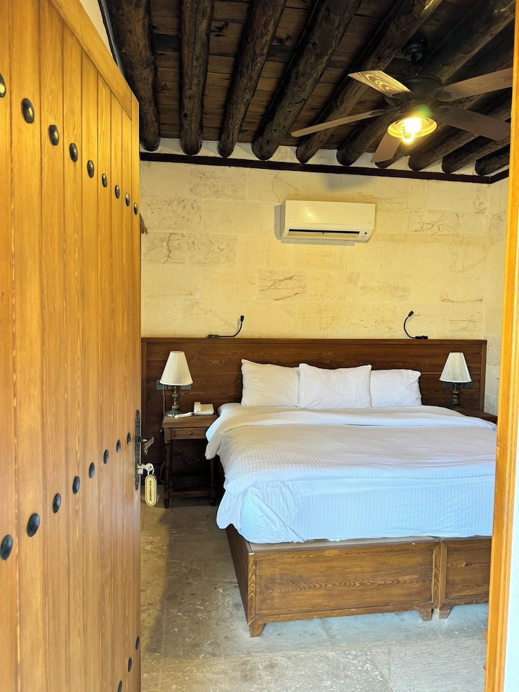 Double Room, Patio, Mountain View photo 2